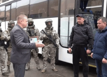 Волонтери подарували автобус поліцейським Тернопільщини