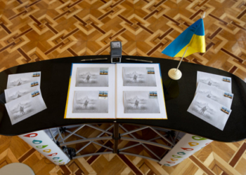 Оригінальну поштову марку з російським кораблем погасили у Тернополі