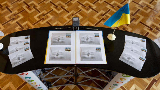 Оригінальну поштову марку з російським кораблем погасили у Тернополі
