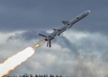 Ракета, що летіла на Тернопіль, збита, але її частини впала на склад з аміачними добривами