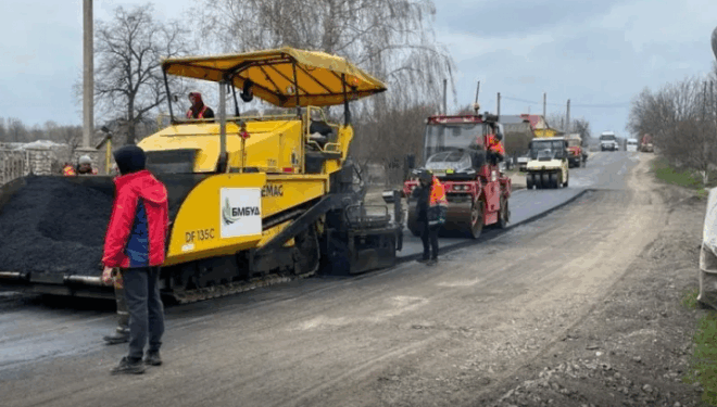 Дорожники Тернопільської області виконують свої обов’язки – ремонтують дороги