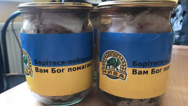 Згідно наказу Тернопільської обласної військової адміністрації, на Тернопільщині вилучили 14 тисяч банок тушонок і 280 тон борошна