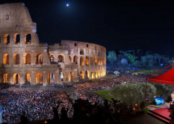 Хрест тримали українка і росіянка – Відбулася скандальна акція примирення у Ватикані