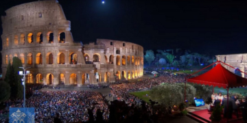 Хрест тримали українка і росіянка – Відбулася скандальна акція примирення у Ватикані