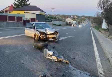 Автомобіль потрощений, а водієві хоч би що: п’яний “шумахер” у Смиківцях, неподалік Тернополя, скоїв ДТП