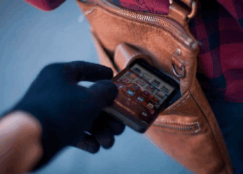 На Тернопільщині пенсіонер вкрав у дитини смартфон