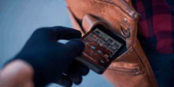 На Тернопільщині пенсіонер вкрав у дитини смартфон