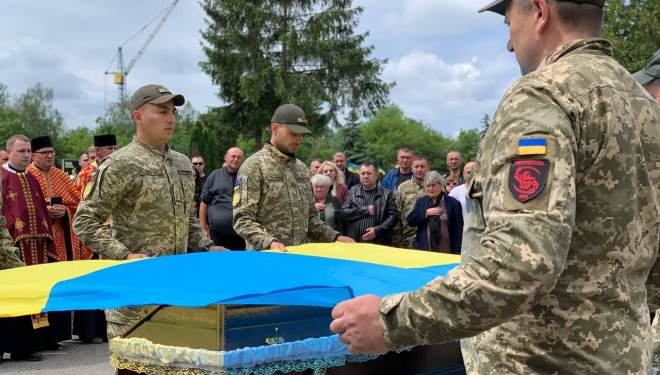 У Тернополі попрощалися з Героєм Андрієм Федорківим. Чоловіку мало б виповнитись 39 років