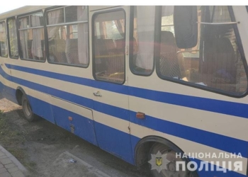 Двері раптово відчинилися: на Тернопільщині жінка випала з автобуса і загинула