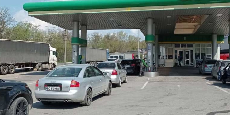 У Тернополі з’явився telegram-канал в якому водії оперативно обмінюються інформацією про наявне пальне на АЗС