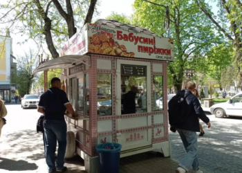 Вулична їжа у Тернополі, добірка невеликих кафе та МАФів, де можна ситно поїсти, навіть якщо в кишені всього 50 гривень