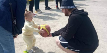 Вуличний баскетбольний майданчик збудував у Борщеві переселенець з Харкова