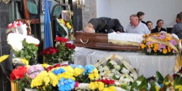 20 травня Тернопіль провів в останню путь відомого барда та драматурга – Олександра Смика (фото)