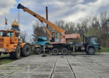 На Тернопільщині від початку повномасштабного вторгнення демонтували 13 радянських памʼятників
