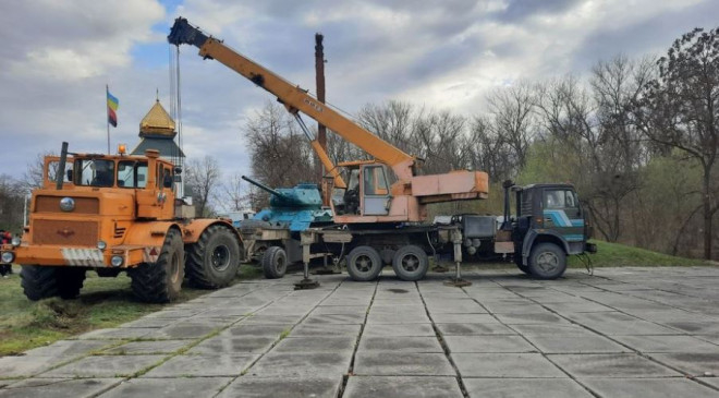 На Тернопільщині від початку повномасштабного вторгнення демонтували 13 радянських памʼятників