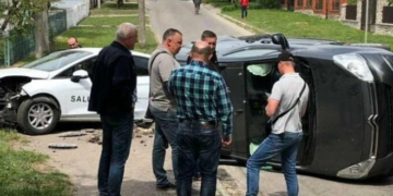 У Тернополі внаслідок ДТП, на перехресті вулиць Польового і Рєпіна, перекинувся автомобіль