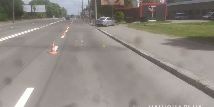 На проспекті Бандери поблизу бульвару Данила Галицького під колеса автомобіля потрапив 80-річний чоловік