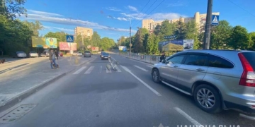 Водій BMW, перебуваючи у стані алкогольного сп’яніння, збив візок з 5-місячною дівчинкою та втік з місця пригоди