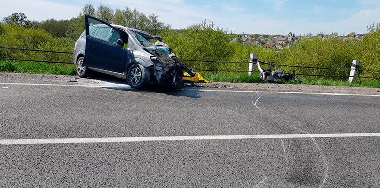 У ДТП неподалік Тернополя загинув водій легковика