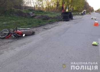 На Гусятинщині 54-річний чоловік виїхав на зустрічну смугу і зіткнувся з мотоциклістом