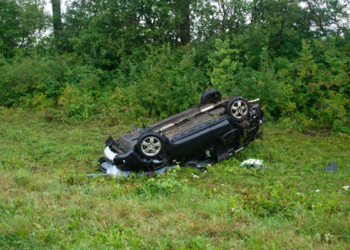 Внаслідок ДТП неподалік Збаража перевернувся автомобіль