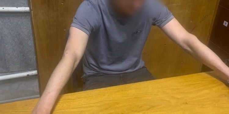 Поводив себе агресивно та не хотів покидати територію закладу