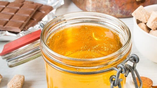 Як зварити інвертний сироп вдома: що це таке та коли він потрібен?