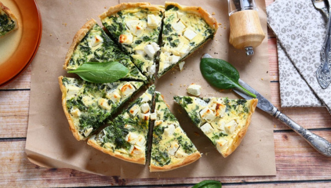 Кіш зі шпинатом та бринзою – рецепт до затишного недільного застілля