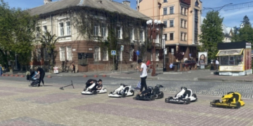 Машинки з Театрального майдану Тернополя виявилися незаконними, їх приберуть