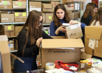 У волонтерський центр ТНМУ передали медпрепарати для українських воїнів