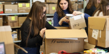 У волонтерський центр ТНМУ передали медпрепарати для українських воїнів