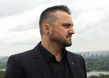 Міський голова Бережан, напевне, найепатажніший міський голова в Україні, продемонстрував у себе патріотичну сережку