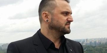 Міський голова Бережан, напевне, найепатажніший міський голова в Україні, продемонстрував у себе патріотичну сережку