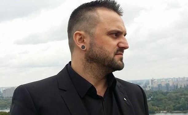 Міський голова Бережан, напевне, найепатажніший міський голова в Україні, продемонстрував у себе патріотичну сережку