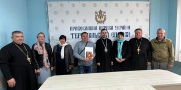 Парафіяни на Тернопільщині масово переходять на «світлу сторону», – цього разу парафія в Колодному розпрощалася з московськими попами та перейшла до ПЦУ