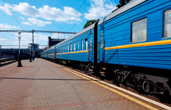 Через ракетні обстріли потяги, котрі курсують через Тернопіль, рухаються із затримкою