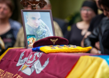 На Тернопільщині попрощалися із Романом Михайлишином. Військовому було 34 роки