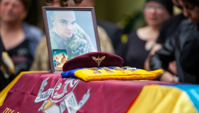 На Тернопільщині попрощалися із Романом Михайлишином. Військовому було 34 роки