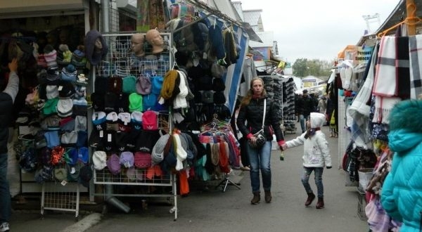 Викрали 26000 гривень, – у Тернополі на центральному ринку пограбували продавчиню