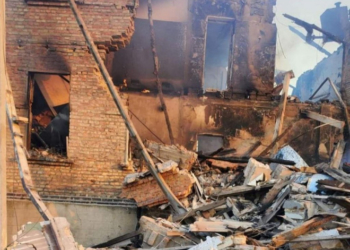 Авіаудар по школі на Луганщині: у будівлі переувало 100 людей – ОВА