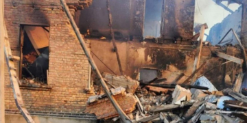 Авіаудар по школі на Луганщині: у будівлі переувало 100 людей – ОВА