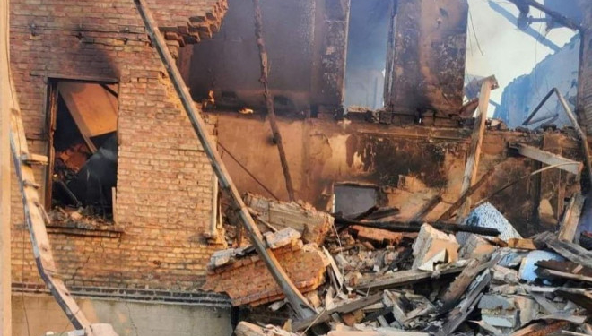 Авіаудар по школі на Луганщині: у будівлі переувало 100 людей – ОВА