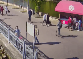 Поліцейські Тернополя встановлюють місце знаходження двох хлопців, які збили велосипедиста і утекли