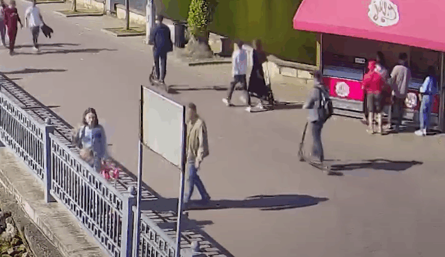 Поліцейські Тернополя встановлюють місце знаходження двох хлопців, які збили велосипедиста і утекли