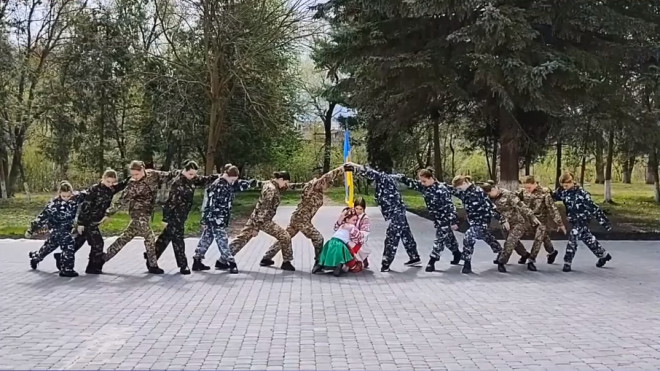 Мільйон переглядів у TikTok, – школярі з Тернопільщини розповіли про війну у соцмережах