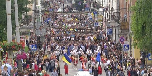 Цьогоріч Тенопіль залишиться без традиційної ходи випускників