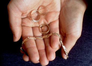 До 8 років позбавлння волі за крадіжку. В торговому центрі Тернополя продавчиня сама затримала злодія