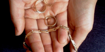 До 8 років позбавлння волі за крадіжку. В торговому центрі Тернополя продавчиня сама затримала злодія