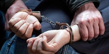 Зловмисник намагався викрасти із магазину одяг – завадили перехожі.