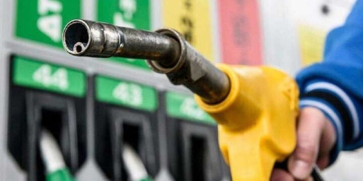 Вимагав, аби їх заправили а потім побив опервтора, – поліція затримала нетверезого відвідувача АЗС